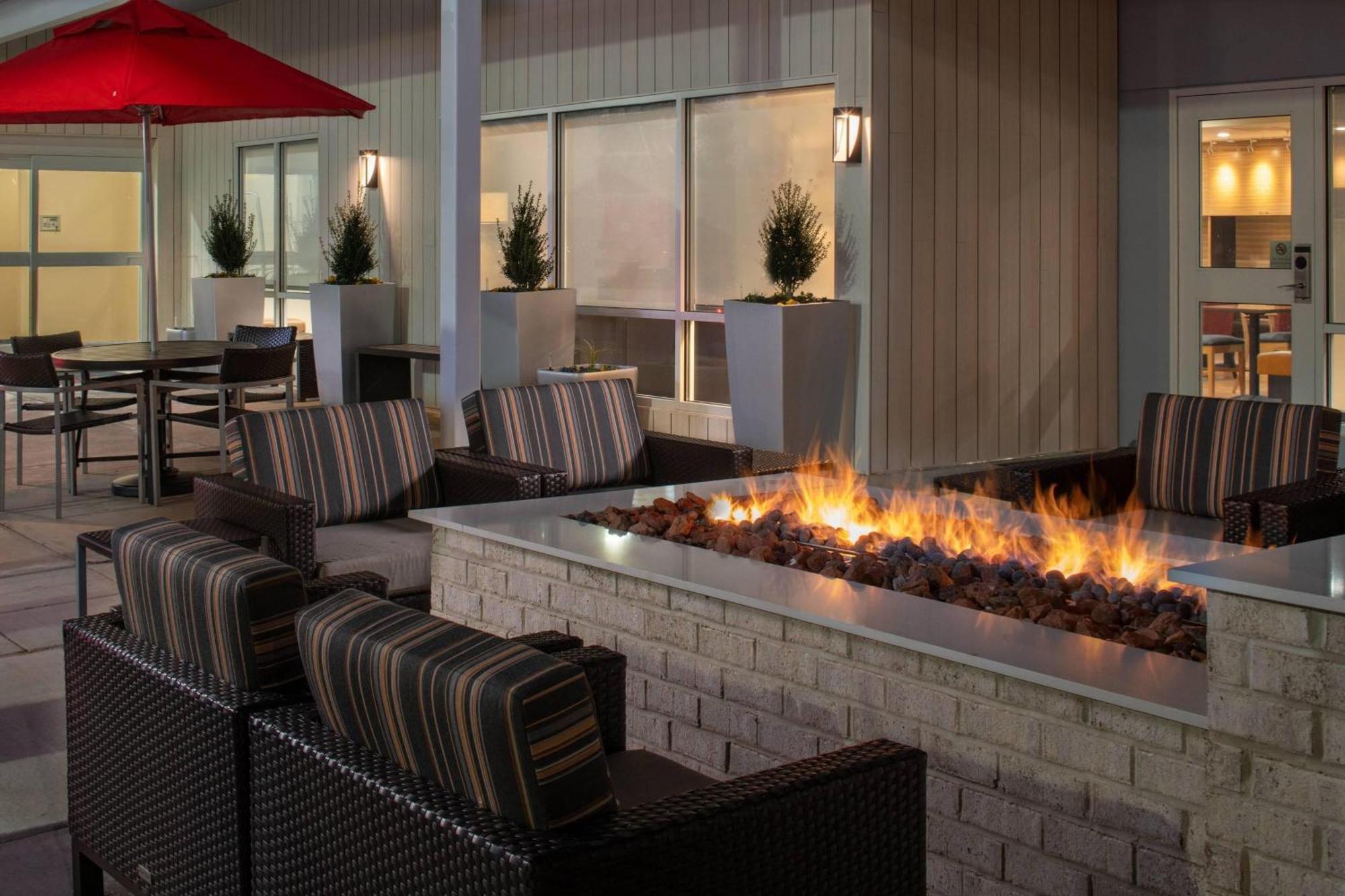 Towneplace By Marriott Suites Clarksville Exterior photo